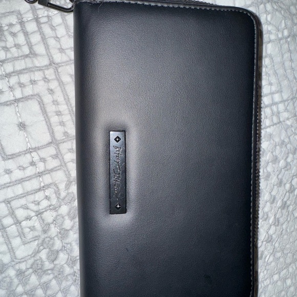 Black Skull Embossed Wallet - Picture 3 of 5